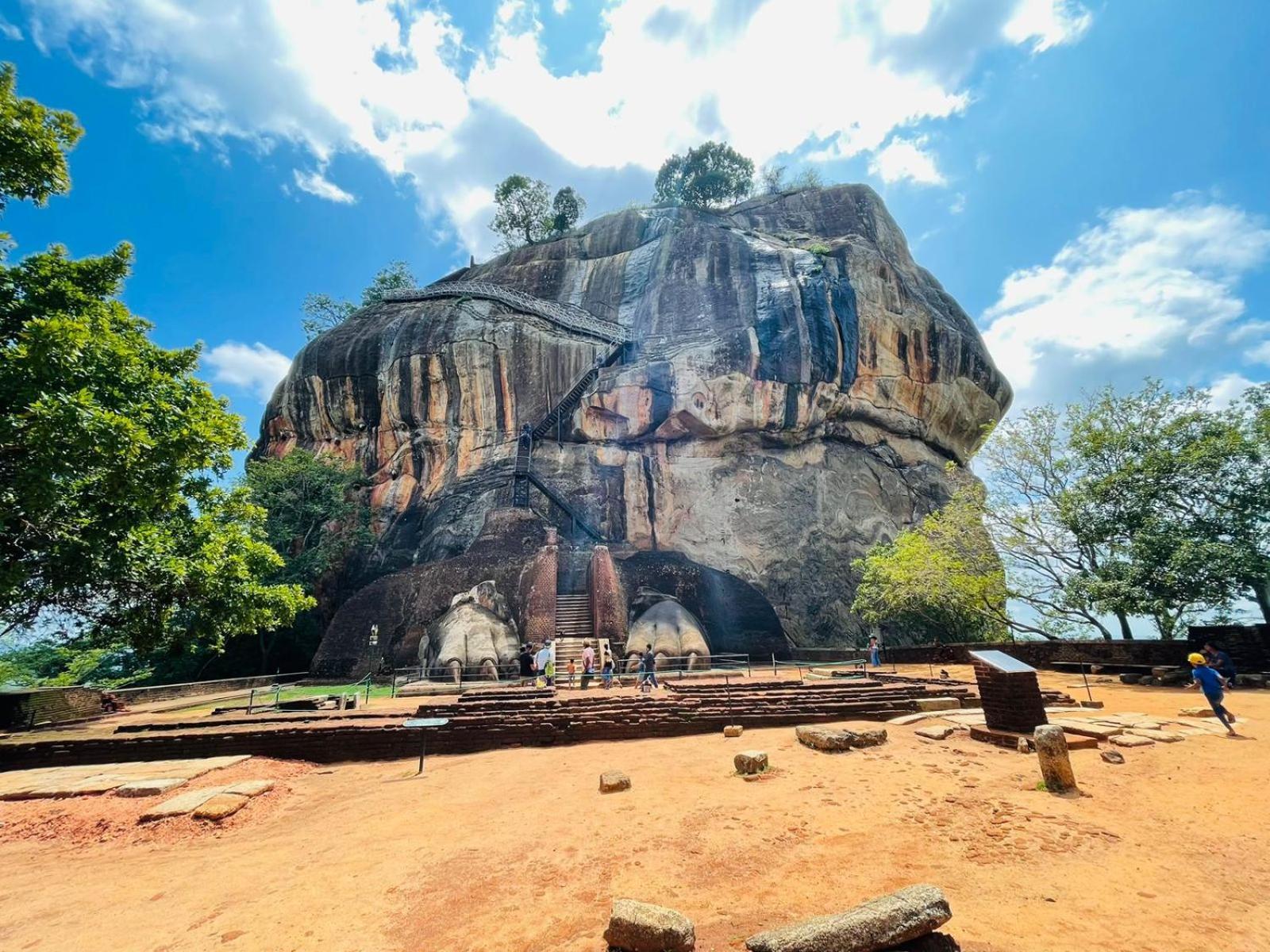 Birdwing Sigiriya Hotel Exterior photo